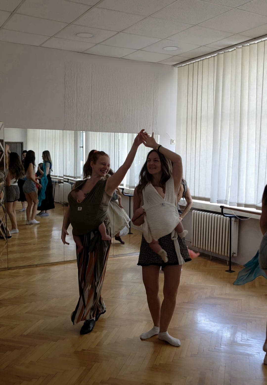 Blizu: pokret i muzika za mame i bebe